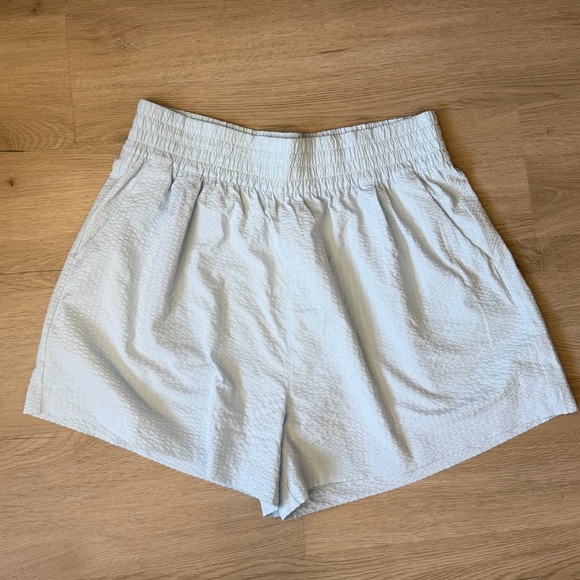 Vuori Pants - NWOT vuori textured villa shorts